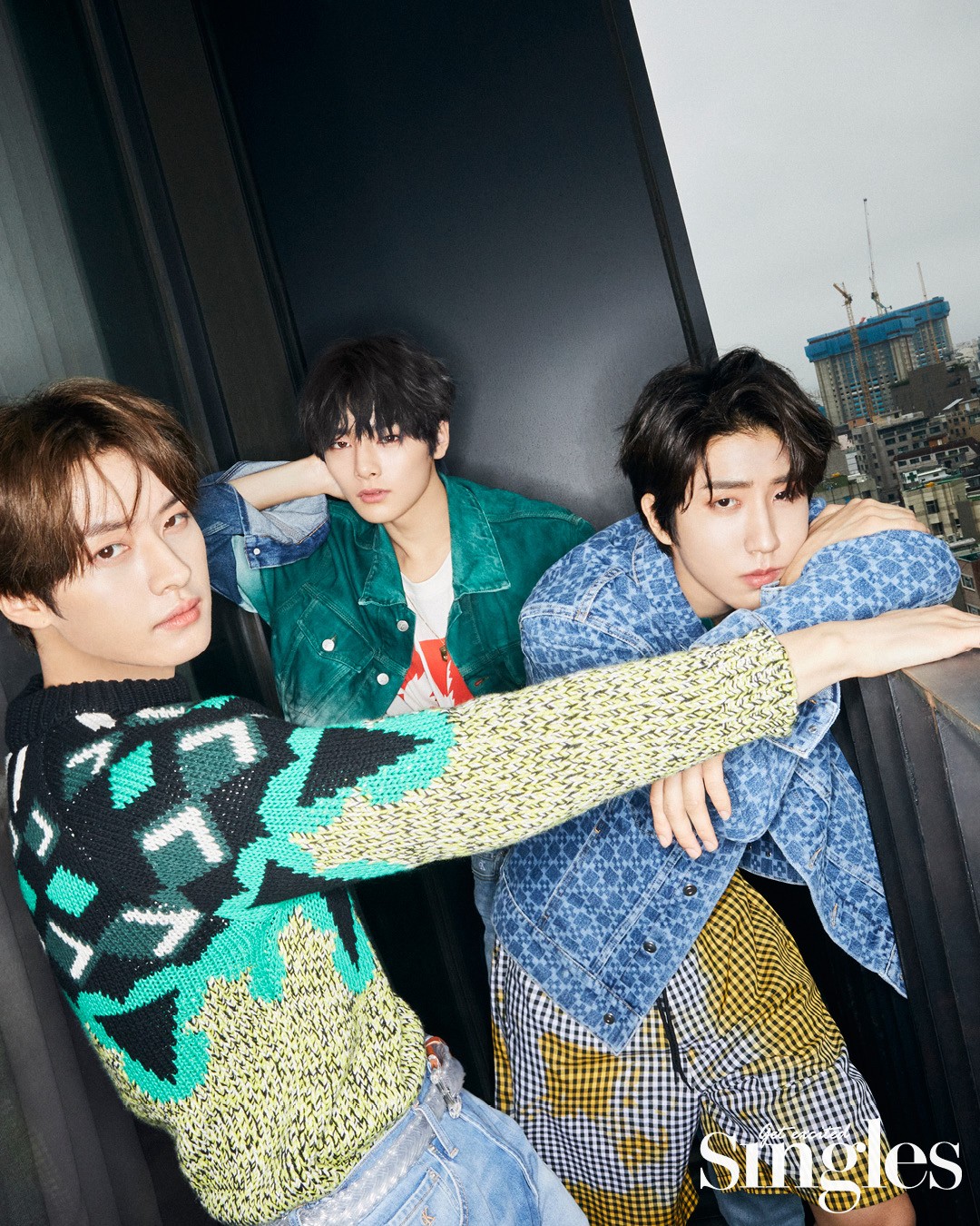 Fashion magazine Singles has released a visual picture of Stray Kids.Stray Kids is the back door of this picture, which shows the image of a clear and pure boy from the charisma of a hot and strong man to the picture that captures the womans heart.Stray Kids, who is starting a comeback with IN Life three months after his first full-length album GO Life in June 2020, consists of three teams of producing team Bang Chan, Changbin, Han, and Seungmin, Aien, and Rino, Hyunjin and Felix, called the dance line, who make their own songs and go on stage after intense practice. Its a talented Idol group.Bang Chan, a member of the teams production group Three Lacha, said, When I work on Music, I like hip-hop and R & B, but I also work on a lot of calm songs.In particular, I would like to express various expressions through titles or lyrics. There are messages that we want to convey in the lyrics, but it is also important how listeners interpret them.The ambivalent expression has many interesting points. Stray Kids, who said that Musics ultimate goal is to continue to show our genre, said, We want to be a group that is recognized by many people around the world with the music we make and show ourselves.When I first became a trainee, there was a time when everything was unfamiliar and unadapted.I felt like a stranger, but I was able to adapt and practice hard and become the Stray Kids of the present. Hyunjin said, I watched a lot of images of Taemin and Jimin who I like and respect, and made me an opportunity to catch and stimulate me.Its the goal of achieving a dream, and its full of it now, Changbin said.About 20 unit names that fans have made like nicknames.Among them, Stray Kids, who said that 10 units of Kaguanz (Sung Riz), Honey Mengs, Dangunz, Coin Taste Tteokbokkiz (Dongdukz), Limakz (Last Maks), Meddance, Molize, Bread Honeys, Poms, and Seocrafts were impressive, said, The name is so cute.I am proud that we have various units and we are getting better together. Stray Kidss interview with the pictorials, which are expected to be more colorful as talented musicians due to infinite possibilities, can be found in the September issue of Singles and the mobile issue of Singles (m.thesingle.co.kr).