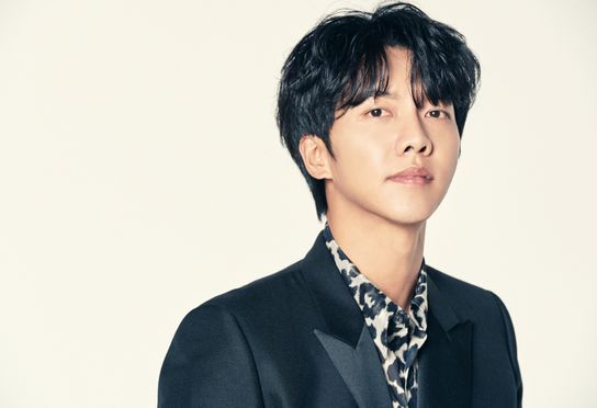Singer and actor Lee Seung-gi has revealed the proceedings against the flammer and warned that there will be no future.HOK ENTERTAINMENT, a subsidiary company, said on its website on August 28, In the case of the appeal, the court ruled on August 19, 2020, at the Sangju branch of the Daegu District Court, the court Judgmented and confirmed the fines 5 million won to the flamer.In addition to Fines, we are also considering civil damages claims, and we are trying to keep the policy of asking the flammers to the end of civil liability. The skin of the user is currently specified, and the complaint is not known to the skin of the user, and the prosecution has been suspended (a wanted order) by the prosecutor.There are certain flamers that appeal to the family, but they are proceeding to be legally disposed of without any agreement. HOOK ENTERTAINMENT once again emphasized that We will continue to take all possible legal action to protect the honor of our artists, and we will do our best to respond strongly to any strong legal action for a healthy Internet culture.Lee Seung-gi is currently appearing on SBS All The Butlers and tvN Seoul Village Nom and will be on JTBC Singer Gain MC to be broadcast in October.