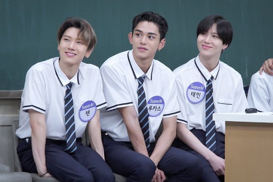 EXO Baekhyun tells about his appearance as SuperM leader in Knowing Bros.JTBCs Knowing Bros, which will air today (29th), will feature Lee Tae-min, Baekhyun, Kai, Tae Yong, Mark, Lucas and Ten from the Global Project Group SuperM as transfer students.On this day, SuperM complete can be seen for the first time in Knowing Bros. The members deliver a special group episode.It will show off its spectacular performance and give a nice greeting.EXO Baekhyun unravels the episodes he experienced as a leader during SuperM activities.Baekhyun usually complains to the company as a leader instead of the members, and he always moves because of the word Lee Tae-min. Baekhyun says, When I hear Lee Tae-min, he always says I will talk and come.My brothers asked other SuperM members, Is Baekhyun dignified as a leader? And the subsequent Kais answer conveys a big smile to the scene.