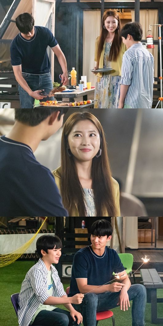 Oh Yoon-ah, Ki Do Hun, and Moon Woo-jin have a happy time.In the KBS 2TV weekend drama Ive Goed Once (playplayed by Yang Hee-seung, An-Am, and director Lee Jae-sang), which is being broadcast this week, the moments of Oh Yoon-ah (played by Song Ga-hee), Ki Do Hun (played by Park Hyo Shin), and Moon Woo-jin (played by Kim Ji-hoon) will warmly welcome the home theater.Previously, Song Ga-hee (Oh Yoon-ah) and Park Hyo Shin (Ki Do Hun) who confirmed each others minds were portrayed in the broadcast.I have been facing each others heart for a long time and admitting my feelings.However, the scene in which the mother of a friend who lost his life in an accident during the past game invited Park Hyo Shin to come back and induce him again stimulated the tears of viewers.Song Ga-hee, Park Hyo Shin, and Kim Ji-hoon, who are enjoying camping together, are caught and are curious about the next story.In addition to preparing for camping together in the public photos, the three people enjoying the fireworks show are guessing the closer relationship, and Song Ga-hees gaze toward Park Hyo Shin is expecting a deeper romance.On the other hand, Song Ga-hee and Park Hyo Shin, who are growing emotions in a confusing situation, are curious about a new crisis.What will happen before them, and why the three people are camping, is raising the curiosity about the broadcast.Studio Dragons Provides Bon Factory