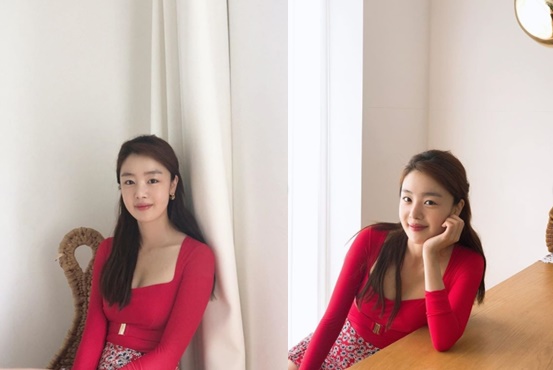 Singer and actor Han Sun-hwa flaunted his glamor figureHan Sun-hwa posted a picture on his Instagram on the 30th with an article entitled Cherry Gochujang swimsuit # Todays ANNIME # Pleasant with the last picture.Han Sun-hwa in the public photo boasts a volume-filled figure wearing a red swimmer suit.In particular, Han Sun-hwa captures the attention of the sexy and innocent charm at the same time.Han Sun-hwa is set to star in JTBC Drama UndercoverPhoto: Han Sun-hwa Instagram