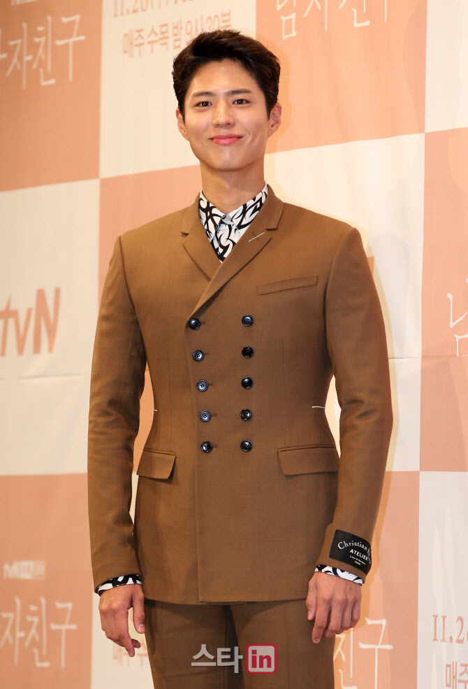 Actor Park Bo-gum will be Private Enlisted as a Navy Culture Promotionalist today (31st).Park Bo-gum Actor will be Enlisted as a Navy culture public relations officer on August 31, 2020, said Park Bo-gums agency, Blusham Entertainment. The place and time related to Enlisted is Private and will be quietly admitted without any special procedures.The decision to Private Enlisted is concerned about the re-proliferation of COVID-19, which has recently been re-emerged.I am sorry to have Enlisted without giving a brief greeting, but now I am considering the time to consider social distance and the health of everyone, Blussom said, adding, I am sorry that Actor will be admitted immediately without any short procedure such as waving or bowing his head when I enter the hospital.I am asking for your cooperation again so that I will not take any steps to cover the site, asking for your understanding and understanding, since it is a decision that I made inevitably for the health and various safety of the fans and the reporters, he said.According to his Enlisted, TVNs new drama Youth Record became his last work before Enlisted at the same time as his return to his home.Initially, Park Bo-gum was scheduled to appear at the last official appearance through the presentation of the Youth Record production on the 27th, but the schedule was canceled due to the COVID-19 re-proliferation tax and it became Enlisted without any greetings.The Youth Record will be broadcast for the first time on September 7th.