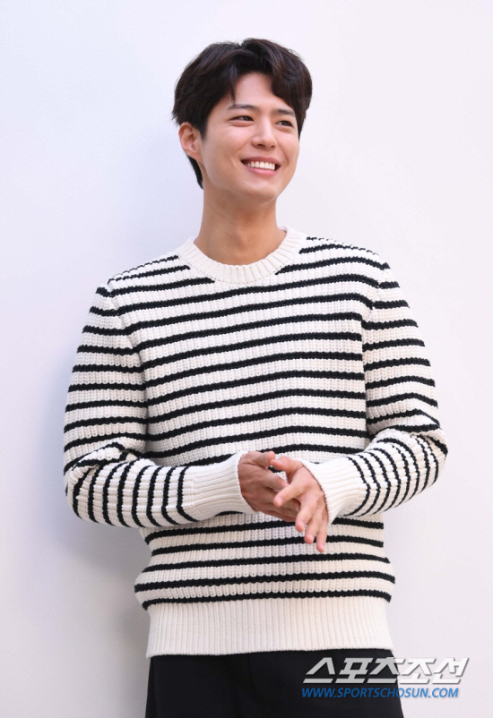 Actor Park Bo-gum is privately Enlisted as a Navy Culture Promotionalist today (31st).Park Bo-gum will be deployed after six weeks of basic training at the Navy Education Command of Navy Basic Military Education Center in Jinhae, Gyeongnam Province.After a total of 20 months of service, he will be discharged at the end of April 2022.Park Bo-gum Actor will be Enlisted as a Navy culture publicist on August 31, 2020, and Monday, said Park Bo-gum agency Blossom Entertainment. Enlisted and related places and times are private and will be quietly admitted without any special procedures.The agency reiterated its undisclosed Enlisted for fear of reproliferation of COVID-19.I am sorry to have Enlisted without giving a brief greeting, but now it is time to consider social distance and health of all because of COVID-19, the agency said. I am sorry that Actor will enter the hospital immediately without a short procedure such as shaking his hand or bowing his head.I am asking you to understand and understand it because it is a decision that I made inevitably for the health and various safety of the fans and the reporters, and I would like to ask you once again so that you do not take steps to cover the scene.Park Bo-gum will appear on TVN New Moon TV drama Youth Record which will be broadcast on September 7th.It was scheduled to be held on the 27th, but it was scheduled to be the last official appearance with the production presentation of tvN Youth Record, but the schedule was canceled due to the spread of COVID-19.The broadcast will be normal from September 7th.