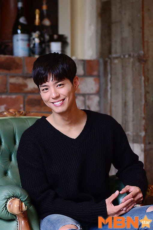 The Actor Park Bo-gum is Enlisted in Navy.On 31st, Park Bo-gum will be Enlisted as a Navy Culture Promotionalist.To Navy Education Command Navy Basic Military Education Team will be deployed after six weeks of basic training.Considering the various situations including COVID-19, the company will go to the hospital in private. It is feared that many fans will be attracted even though it is announced that there will be no greetings.Park Bo-gums agency, Blossom Entertainment, said in an official fan cafe on the 24th, It is time for social distance due to Corona and consideration for everyones health.Park Bo-gum will serve as a Navy cultural publicist for 20 months and will be discharged at the end of April 2022.His return to the home room and his last work before the military Enlisted is scheduled to be broadcast on September 7th as TVN Youth Record.Park Bo-gum, on the other hand, made his debut in the movie Blind in 2011 and appeared in the drama Gurmigreen Moonlight, Boyfriend, Respond 1988 and Chinatown.