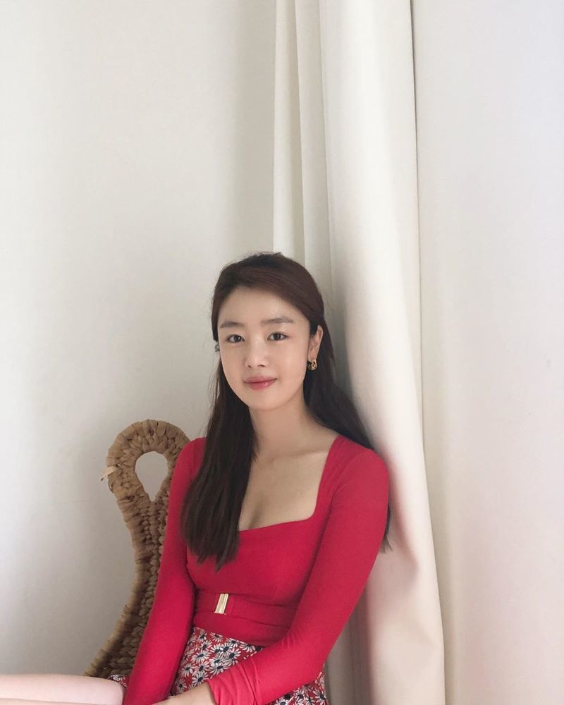Han Sun-hwa has released past photos.Secret former Actor Han Sun-hwa gave her memories to Instagram on August 30 by revealing past photos.Han Sun-hwa shared a photo of herself wearing a particularly boldly coloured swimsuit.I can not travel to Corona 19, but I feel like I am in the middle of social distance.