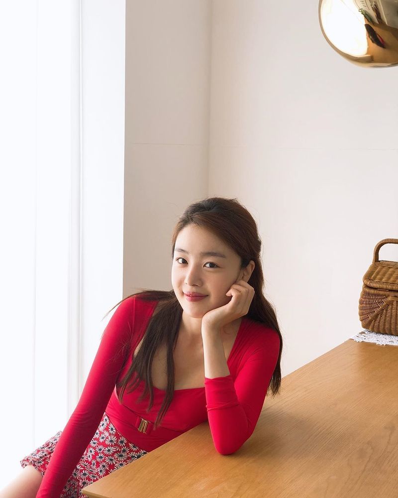 Han Sun-hwa has released past photos.Secret former Actor Han Sun-hwa gave her memories to Instagram on August 30 by revealing past photos.Han Sun-hwa shared a photo of herself wearing a particularly boldly coloured swimsuit.I can not travel to Corona 19, but I feel like I am in the middle of social distance.