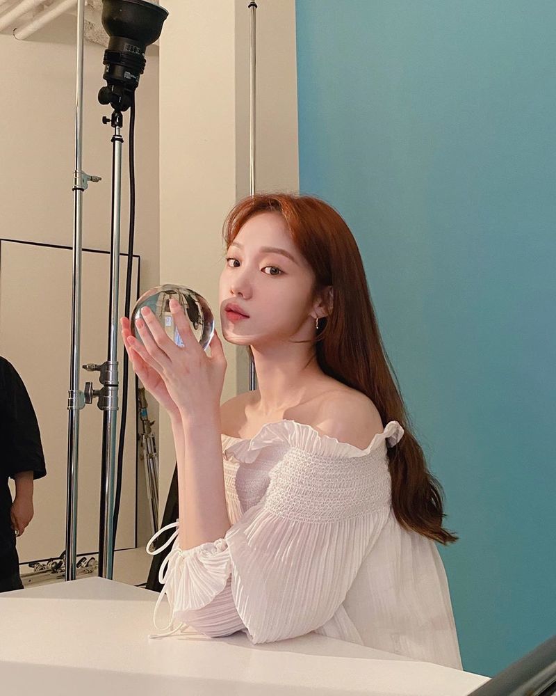 Lee Sung-kyung unveiled the AD shoot.Actor Lee Sung-kyung posted several photos to his Instagram on August 30.The photos released show Lee Sung-kyungs AD shooting.  Lee Sung-kyung shows off her neat charm with her long hair draped over her shoulders.Meanwhile, Lee Sung-kyung starred in the SBS drama Romantic Doctor Kim Sabu 2, which ended in February.