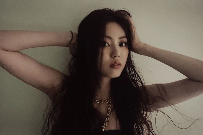 CLC member Kwon Eunbin showed off her mature appearance without knowing it.On August 31, Kwon Eunbin posted several photos on her Instagram; in the public photos, she is staring at the camera with a pose holding her head.The mature atmosphere that has changed from the previous one is attracting attention.CLC, which Kwon Eunbin belongs to, will release a new song Helicopter on the 2nd of next month.ideal land