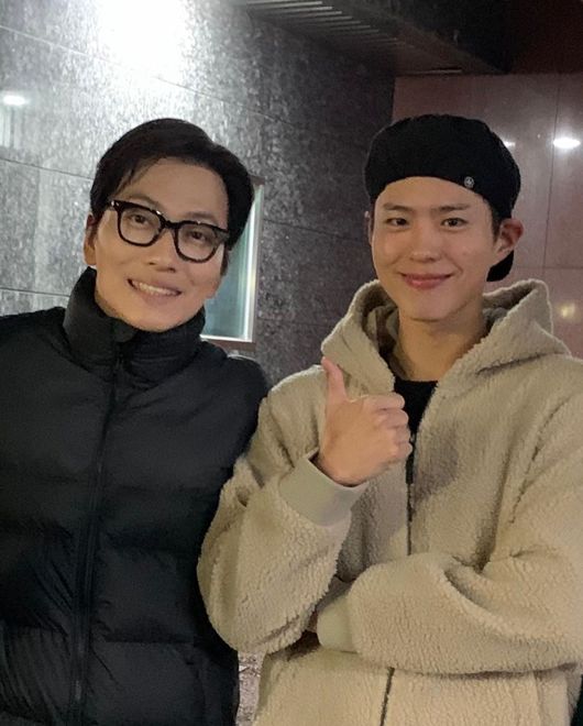 Yi Dong-hwi, Enlisted Park Bo-gum Cheering Go well ...Friendship Actor Yi Dong-hwi greeted Enlisted Park Bo-gum.Yi Dong-hwi posted a video on his Instagram on the 31st with an article entitled Healthy Goodbye and #seeyouagain.In the public image, TVN Reply 1988 shooting at the time of NG, Park Bo-gum, Hyeri, Yi Dong-hwi, and it is laughing.Yi Dong-hwi and Park Bo-gum, who worked together in TVN Respond 1988 broadcasted in 2016, boasted steady friendship after the end of the drama and added warmth.On the other hand, Park Bo-gum entered the Navy Basic Military Education Team of Navy Education Command in Jinhae-gu, Changwon-si, Gyeongsangnam-do on the afternoon of the afternoon.Park Bo-gum is deployed to his own army after six weeks of basic training and continues his active service as a Navy cultural publicist.Yi Dong-hwi Instagram