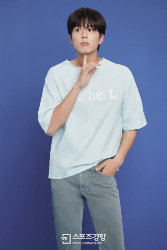 Actor Park Bo-gum is Enlisted on the 31st.Park Bo-gum will enter the Navy Basic Military Education Team of Navy Education Command in Jinhae-gu, Changwon City on the day.Park Bo-gum is a Navy cultural publicist after six weeks of military basic training here.The Enlisted Place and Time of Park Bo-gum is private and quietly enters without special events.Im going to go to the hospital immediately without a short procedure when I enter the hospital, said Blossom Entertainment, a subsidiary company, and asked for a refrain from visiting the site, saying, I made this decision because it was considered a time to consider social distance and the health of everyone because of COVID-19.Park Bo-gum is about to broadcast the TVN drama Youth Record and has also finished filming the movie Wonderland.