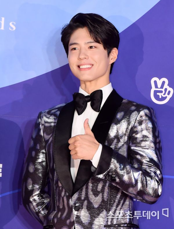 Actor Park Bo-gum is Enlisted as a Navy Culture Promotionalist today (31st); separate events do not progress in the aftermath of the COVID-19 spread.Park Bo-gum will receive basic training for six weeks after being Enlisted at the Navy Education Command in Jinhae, South Gyeongsang Province on 31st.Due to the social distance caused by COVID-19, Enlisted related places and times are private and they enter quietly without special procedures.Park Bo-gum will be Enlisted as a Navy Culture Promotionalist on the 31st, said Blossom Entertainment, an agency agency, through an official fan cafe.I would like you to refrain from visiting the site and support and encourage for Actor.I would like to ask you again so that you do not step forward for the field. On the other hand, Park Bo-gum tried to meet fans last through TVN New Moon TV drama Youth Record on the 27th ahead of Enlisted, but event was canceled due to the re-proliferation COVID-19.