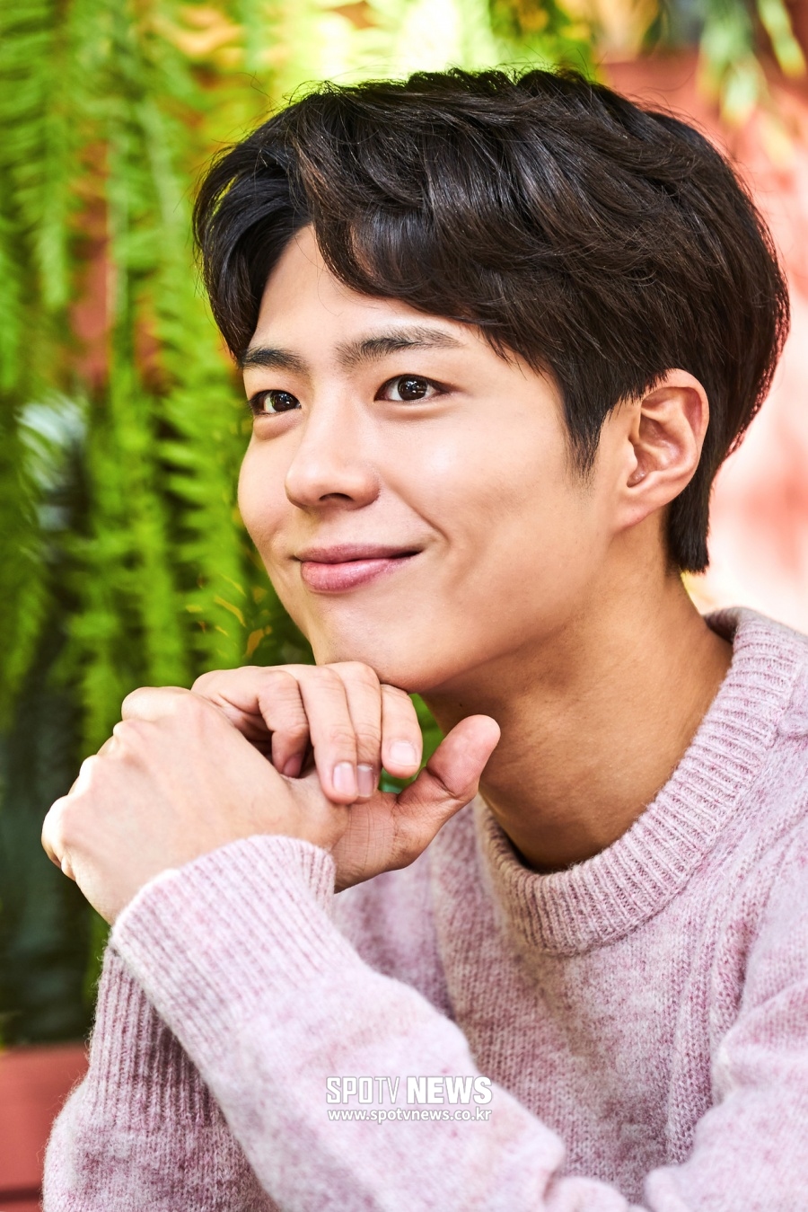 Actor Park Bo-gum Enlisted is spreading to false rumors that fans will be attracted to the company, and the unit is preparing to join Car Parking and prepare for the Drive Thru.Park Bo-gum, who passed the Navy Cultural Promotional Corps, will be Enlisted through the Basic Military Education Team of Haekyun Education Command in Jinhae-gu, Changwon, Gyeongsangnam-do on the afternoon of the 31st.He will receive six weeks of basic military training at the basic military training center and will serve as a cultural public relations officer.As the COVID-19 spread was not so bad, the second stage of social distance was held in the metropolitan area following the metropolitan area, and the rumor that fans would be driven to the Jinhae was made uneasy by Park Bo-gums Enlisted.In Jinhae, where there was no COVID-19 confirmation, the first confirmation was recently released.The Great Outdoors were revealed, but it was not true, as Park Bo-gum fans in Seoul and each province came down to Jinhae and stayed in hotels and motels.The apartment said, The previous announcement was wrong and I got off.The Great Outdoors have been up, with fans of Park Bo-gum also revealing their position that it is not true.The agency has already asked fans to refuse to visit the fans field, saying, It is time for the social distance caused by Corona and consideration for the health of everyone.I will quietly enter the prison without any special procedures, he told the media.I am sorry to have Enlisted without giving a brief greeting, but I decided that it was a time to consider everyones health because of COVID-19, he said. I made this decision because I was sorry to have Enlisted without giving a brief greeting.Even if it is not because of Park Bo-gum, the unit is paying attention to prevention and spread of COVID-19 as the participants and families gathered from all states gather.It was reported that some of the soldiers were blocked from parking in front of the training camp, and that they were able to get out of the car and enter the unit.The Naval Training Command Basic Military Education Team 1st recruit training battalion said, As traffic congestion is expected near the main gate of the education company due to the family members and acquaintances visiting the entrance ceremony on the day of admission, family members and acquaintances should be able to greet in advance and cooperate with the Drive Sruhae zone in front of the main gate of the education company.They also said that on the same day, the subjects will be divided into about one hour each time, and all the subjects will write a questionnaire at the front gate and conduct a PCR test for all the people after the examination by the military doctor.=