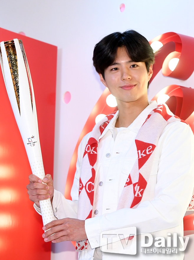 Actor Park Bo-gum is Enlisted in the County today (31st).Park Bo-gum is Enlisted to the Navy Education Command in Jinhae, Gyeongnam Province with 669 aircraft.After six weeks of basic training and a total of 20 months of service, he will be discharged at the end of April 2022.Park Bo-gum applied to the piano field (key disease) of the Navy Cultural Promotion Group in May, and received the final acceptance notice through practical and interview tests in early June.Concerned about the spread of COVID-19, Park Bo-gum decided to be closed to the public.Blossom Entertainment, a subsidiary company, said, When I enter, I will try to enter the hospital immediately without a short procedure such as Actor shaking his hand or bowing his head.I have recorded Park Bo-gums youth that I will miss for 20 months.Meanwhile, Park Bo-gum is about to broadcast the first TVN drama Youth Records, and has finished filming the films Seobok (director Lee Yong-ju) and Wonderland (director Kim Tae-yong).
