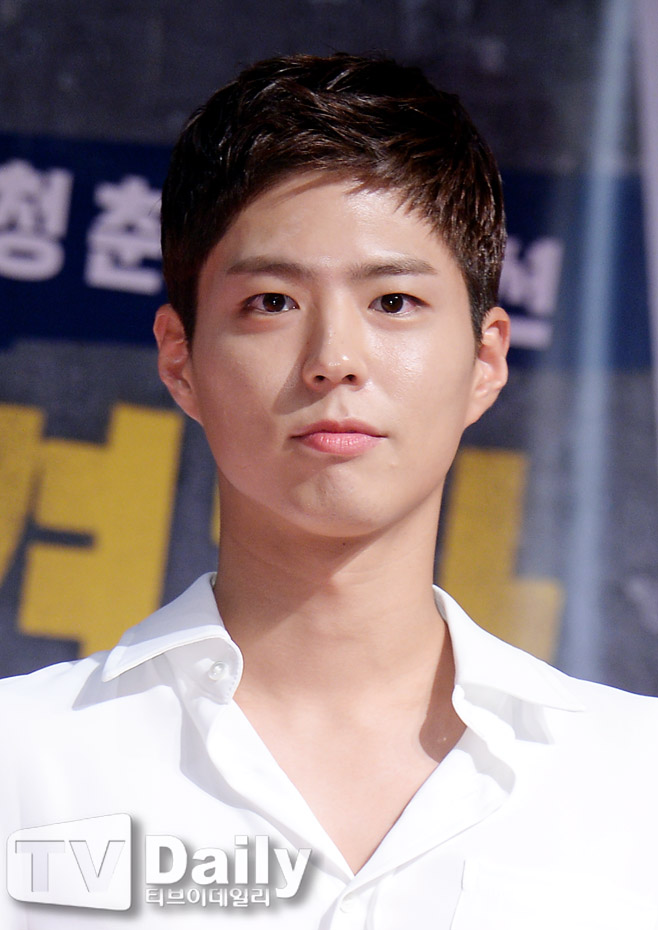 Actor Park Bo-gum is Enlisted in the County today (31st).Park Bo-gum is Enlisted to the Navy Education Command in Jinhae, Gyeongnam Province with 669 aircraft.After six weeks of basic training and a total of 20 months of service, he will be discharged at the end of April 2022.Park Bo-gum applied to the piano field (key disease) of the Navy Cultural Promotion Group in May, and received the final acceptance notice through practical and interview tests in early June.Concerned about the spread of COVID-19, Park Bo-gum decided to be closed to the public.Blossom Entertainment, a subsidiary company, said, When I enter, I will try to enter the hospital immediately without a short procedure such as Actor shaking his hand or bowing his head.I have recorded Park Bo-gums youth that I will miss for 20 months.Meanwhile, Park Bo-gum is about to broadcast the first TVN drama Youth Records, and has finished filming the films Seobok (director Lee Yong-ju) and Wonderland (director Kim Tae-yong).
