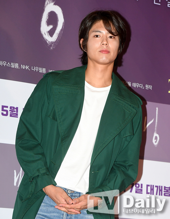Actor Park Bo-gum is Enlisted in the County today (31st).Park Bo-gum is Enlisted to the Navy Education Command in Jinhae, Gyeongnam Province with 669 aircraft.After six weeks of basic training and a total of 20 months of service, he will be discharged at the end of April 2022.Park Bo-gum applied to the piano field (key disease) of the Navy Cultural Promotion Group in May, and received the final acceptance notice through practical and interview tests in early June.Concerned about the spread of COVID-19, Park Bo-gum decided to be closed to the public.Blossom Entertainment, a subsidiary company, said, When I enter, I will try to enter the hospital immediately without a short procedure such as Actor shaking his hand or bowing his head.I have recorded Park Bo-gums youth that I will miss for 20 months.Meanwhile, Park Bo-gum is about to broadcast the first TVN drama Youth Records, and has finished filming the films Seobok (director Lee Yong-ju) and Wonderland (director Kim Tae-yong).