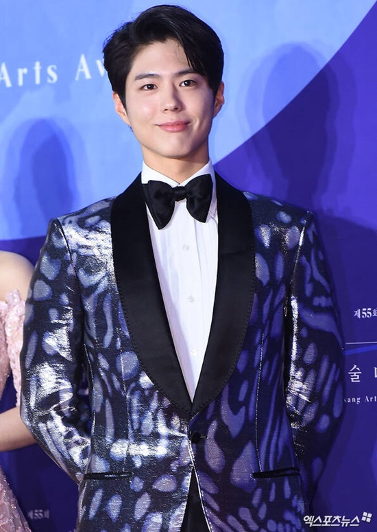 Actor Park Bo-gum leaves fans for a moment to fulfill Korea Militarys dutiesPark Bo-gum will enter the Navy Basic Military Education Team of Navy Education Command in Jinhae-gu, Changwon-si, Gyeongsangnam-do on the 31st.After six weeks of basic training, he will continue his military service as a Navy cultural publicist.The detailed Enlisted Place, Time is Private; a plan to quietly enter without special procedures.It is time for social distance due to COVID-19 and consideration for the health of all, said Blossom Entertainment, a subsidiary of the agency. I would like you to refrain from visiting the site and give support and encouragement for Actor.Park Bo-gum fans came down to Jinhae and were staying at hotels and motels ahead of the Enlisted of Park Bo-gum.This was a happening due to concerns about COVID-19, although actual Park Bo-gum fans stayed in Jinhae and ITZY did not.Park Bo-gum left to fulfill the duties of the Korea Military, but three works are on standby.The movie Seobok and Wonderland have been filmed, and TVN New Moon TV drama Youth Record is scheduled to be broadcast on September 7th.It is expected to show fever in the blank period.On the other hand, Park Bo-gum debuted in 2011 with the movie Blind and received a lot of love by appearing in the drama Chinatown, drama Respond 1988 and Gurmigreen Moonlight.Photo = DB