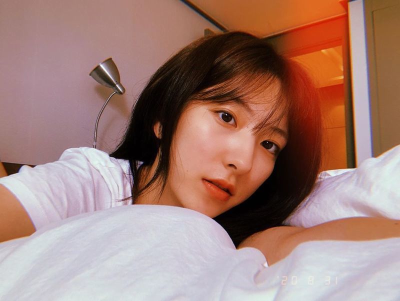 The group Cosmic Girls Eunseo showed off their extraordinary beauty.Eunseo posted this photo to his Instagram on August 31 with the caption, Zipcock Summary.In the photo, Eunseo poses in a neat, private figure on the bed.  Despite the photos taken at close range, Eunseo drew attention with her clean skin and clean charm.Those who saw it expressed their reaction, such as How do I take a picture? and Why is the beauty shining even when Im in a house?Meanwhile, Eunseos Cosmic Girls released their mini-album Neverland on June 9.