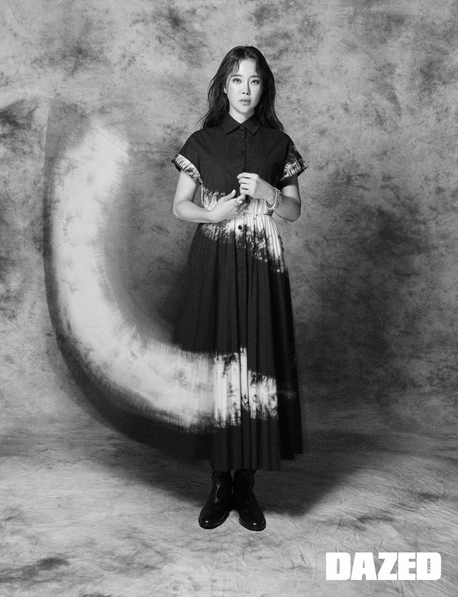 An elegant pictorial by Singer Baek Ji-young has been unveiled.Fashion Culture Magazine Days recently released a photo album with Baek Ji-young, who came back with I want to see you because I lie.Baek Ji-young also revealed a neat yet elegant charm in the pictorial.From luxurious styling to fascinating styling, I completely digested and showed off my luxurious and intense charm.In an interview with the pictorial, Baek Ji-young continued his candid story: Im sensitive to unnecessary habits when singing as a singer.Thats my ear. Im a singing person. Im not singing alone, Im a singinger who tells someone.I hope that anyone who is the target does not have any trouble in my ears. He said, I think I am an ordinary person.I am the delightful figure of the entertainment and the private scene, and I am the singer who sings the appealing song on the stage.I enjoy it rather, he said, referring to his life.Also, about the future plan, to write a new Zazu song, not to play in Grading in Education, but to act Zazu.I want to digest about an hour and a half performance even when I am seventy years old.I do not make it easy for you to leave your chair, but stand and sing and communicate with the audience. Park Su-in