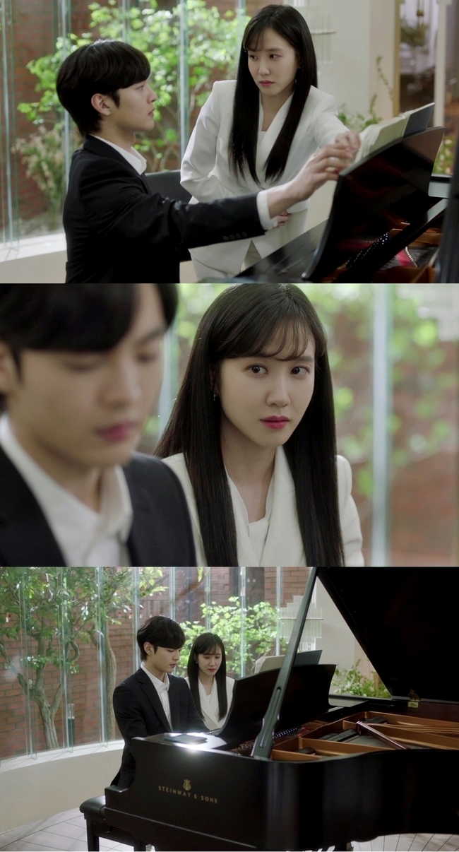 Do you like Brahms? Park Eun-bin plays Kim Min-jaes Page Turner.Do you like SBS drama Brahms which started broadcasting on August 31st? (playwright Ryubori/directed Cho Young-min/production studio S) has sparked a heated reaction with the deepening acting power and thrilling chemistry of two actors, Park Eun-bin and Kim Min-jae.Park Eun-bin and Kim Min-jae each played the role of late-study music student Chae Song-a and famous pianist Park Joon-yung.Their first meeting left an unforgettable impression on each other. Chae Song-a wanted to play the violin well, but was not talented.Park Joon-yung, who is in the most brilliant place on stage, came to such a unique meaning.The figure of Chae Song-a, who shed tears while watching his hot performance, conveyed the intense echo of the first time.Do you like Brahms? The production team is raising interest by releasing a scene where Chae Song-a predicted his performance as Park Joon-yungs Page Turner ahead of the second broadcast.Page Turner is the person who hands over the score by the performer. As the co-work with the performer is important, the expectation is what co-work the two will show.In the open photo, Chae Song and Park Joon-yung are preparing for the performance by matching the page Turner co-work before the concert.On this day, Chae Song will suddenly receive a Page Turner proposal at the scene.The appearance of Chae Song-a, who seems to be nervous, and the two people who reach out to the music at the same time, stimulate the excitement in an awkward atmosphere.