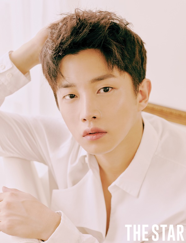 Actor Kim Min-seoks eye-catching fashion picture has been released.In this picture released in the September issue of The Star magazine, Kim Min-seok revealed his tough charm.Kim Min-seok in the public photo showed a charismatic charm, sitting on a modern chair and table or leaning on a koji Sofa.In the interview after the filming, Kim Min-seok said, I have been doing well with the duty of Korea Military.I took a picture using Sofa, table, and chair, but I was sorry that I did not take a picture well.I tried to shoot it and I was happy. When Kim Min-seok, who has frequently introduced bright and positive characters such as Dawn of the Sun, Doctors and Youth Age 2, asked the criteria for choosing works, I want to be fun.The character is a style that does not worry much if there is a contact with me. When I look back, I seem to have followed only the work that will be too good.At that time, I had to go to the army and I thought I should not forget what I did.I think I should still get a lot of help from my agency soon after I came out of the world. When asked about Kim Min-seoks actual personality, he said, Its like a man.(Laughing) Now that I am old enough to have my friends married and raising a child, I do not know what kind of attitude to treat people because I am in my life. I try to be as decent as possible when I work.But there is always a jackiness in the mind. Kim Min-seok, who was in his thirties, said of his past twenties, I lived like a war and was too fierce.I also think that I did not have to do that, he said. I want to keep it as it flows naturally rather than being greedy in the future.I want to work calmly and comfortably. When asked what style they were in love, he said, It depends on the other person and it is mainly tailored. I do not treat myself as my own subject, but I show my personality well and match my opponent.Actor Kim Min-Seoks charismatic fashion picture and detailed interview are available in the September issue of The Star, and lively interview images can be found on The Star Mobile and official YouTube channels.In the September issue of The Star, you can see information about various stars and styles from cover pictures containing Kang Daniels advertising cut selected as an ice-frey model, special 26p pictorials including personal handwriting interview of popular idol idols that extend all over the world, Actor Lee Jang-woos autumn emotional fashion pictorial, and Corona 19 overcoming campaign pictorials planned by designer Lee Sang-bong.Photo The Star, September issue