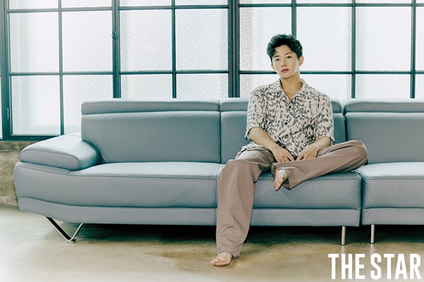 Actor Kim Min-seoks eye-catching fashion picture has been released.In this picture released in the September issue of The Star magazine, Kim Min-seok revealed his tough charm.Kim Min-seok in the public photo showed a charismatic charm, sitting on a modern chair and table or leaning on a koji Sofa.In the interview after the filming, Kim Min-seok said, I have been doing well with the duty of Korea Military.I took a picture using Sofa, table, and chair, but I was sorry that I did not take a picture well.I tried to shoot it and I was happy. When Kim Min-seok, who has frequently introduced bright and positive characters such as Dawn of the Sun, Doctors and Youth Age 2, asked the criteria for choosing works, I want to be fun.The character is a style that does not worry much if there is a contact with me. When I look back, I seem to have followed only the work that will be too good.At that time, I had to go to the army and I thought I should not forget what I did.I think I should still get a lot of help from my agency soon after I came out of the world. When asked about Kim Min-seoks actual personality, he said, Its like a man.(Laughing) Now that I am old enough to have my friends married and raising a child, I do not know what kind of attitude to treat people because I am in my life. I try to be as decent as possible when I work.But there is always a jackiness in the mind. Kim Min-seok, who was in his thirties, said of his past twenties, I lived like a war and was too fierce.I also think that I did not have to do that, he said. I want to keep it as it flows naturally rather than being greedy in the future.I want to work calmly and comfortably. When asked what style they were in love, he said, It depends on the other person and it is mainly tailored. I do not treat myself as my own subject, but I show my personality well and match my opponent.Actor Kim Min-Seoks charismatic fashion picture and detailed interview are available in the September issue of The Star, and lively interview images can be found on The Star Mobile and official YouTube channels.In the September issue of The Star, you can see information about various stars and styles from cover pictures containing Kang Daniels advertising cut selected as an ice-frey model, special 26p pictorials including personal handwriting interview of popular idol idols that extend all over the world, Actor Lee Jang-woos autumn emotional fashion pictorial, and Corona 19 overcoming campaign pictorials planned by designer Lee Sang-bong.Photo The Star, September issue