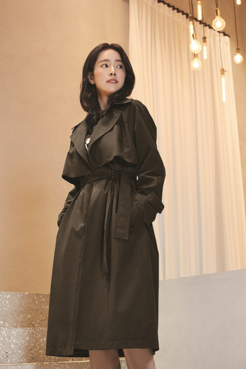 Actor Han Ji-min released an autumn picture with Olivia to back on the 2nd.This automn picture is based on This is the moment, which is a time for rest and recovery and a gift-like moment.It means that you are looking for your true beauty in the present.Han Ji-min led a relaxed atmosphere with his unique warm and soft charm throughout the shoot.According to each style, natural expressions and poses were proposed first, and the picture was improved.