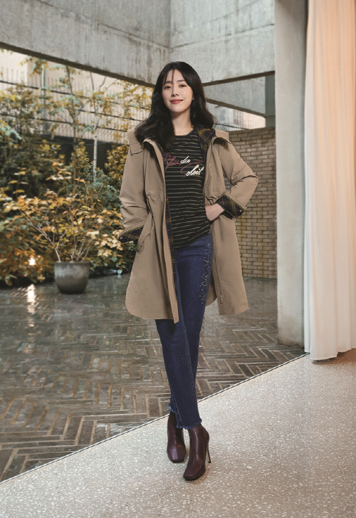 Actor Han Ji-min released an autumn picture with Olivia to back on the 2nd.This automn picture is based on This is the moment, which is a time for rest and recovery and a gift-like moment.It means that you are looking for your true beauty in the present.Han Ji-min led a relaxed atmosphere with his unique warm and soft charm throughout the shoot.According to each style, natural expressions and poses were proposed first, and the picture was improved.