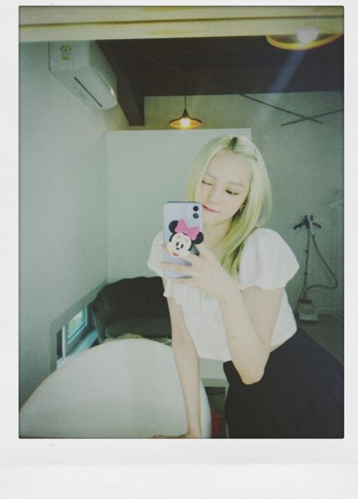 Group CLC (CEL) Jang Ye-eun greeted fansJang Ye-eun posted a picture on his SNS on the 2nd day with an article Meet me today.In the open photo, Jang Ye-eun contains his reflection in the mirror in Camera.Styling in a blonde and crop-to-piece, Jang Ye-eun completed a Barbie doll-like visual with a refreshing wink, stirring fans.The fans who encountered the photos responded such as Finally Today, It is so beautiful and I will expect.Meanwhile, Group CLC (CEL), which includes Jang Ye-eun, will release and return to the new single HELICOPTER at 6 p.m. today (on the 2nd).