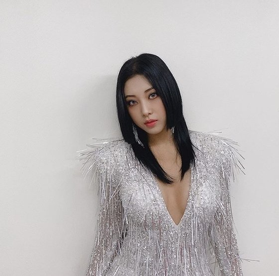 Jang Seung-yeon, a member of the Group CLC (CEL), revealed his current status ahead of his comeback.Jang Seung-yeon posted two photos on his SNS with the article GOOD yeh ~ on the 2nd.Jang Seung-yeon in the open photo is stylized in bold yet colorful silver costumes. Charismatic eyes and fascinating visuals catch the eye.The fans who responded to the photos responded such as Return to Queen, OMG and I will expect activity.Meanwhile, the Group CLC (CEL) to which Jang Seung-yeon belongs will release and return to the new single HELICOPTER at 6 p.m. today (on the 2nd).