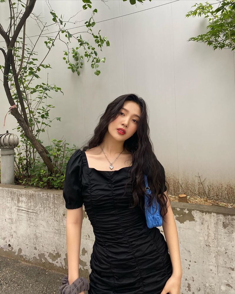 Red Velvet Joy, Daily Leeds Update Hippie Firm Digestibility Samsung Group Red Velvet Joy boasted a deadly charm.Joy posted several photos to her personal Instagram on September 2.In the photo, Joy looks at the camera in a black shearling dress. Hes slender, slender, and hippie. In particular, the fashion sense that showed off in midsummer leather boots stands out.Meanwhile, Joys Samsung Group Red Velvet participated in the 20th anniversary project Our Beloved BoA on August 21.