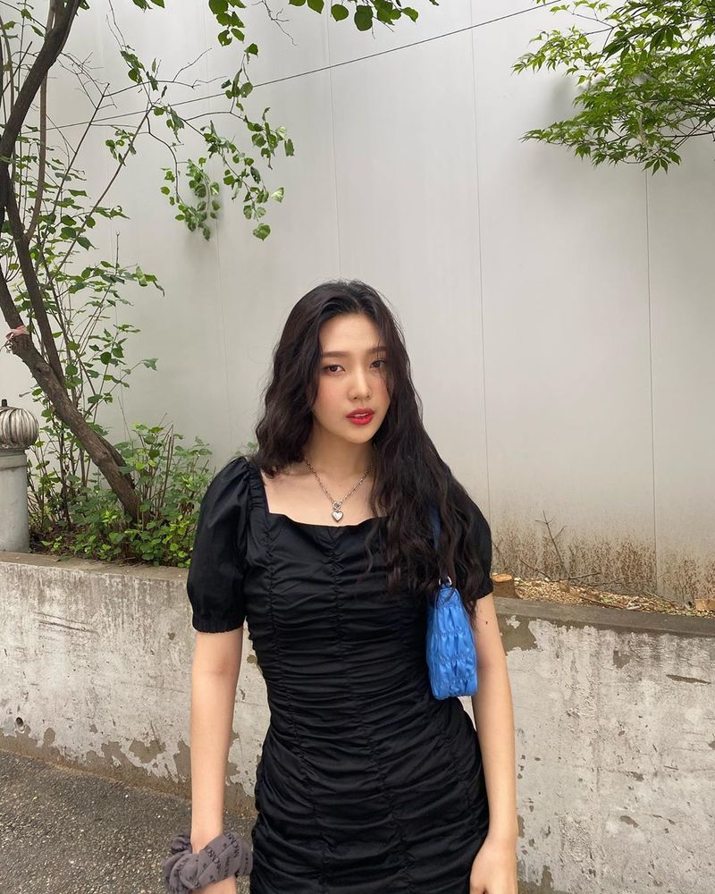 Red Velvet Joy, Daily Leeds Update Hippie Firm Digestibility Samsung Group Red Velvet Joy boasted a deadly charm.Joy posted several photos to her personal Instagram on September 2.In the photo, Joy looks at the camera in a black shearling dress. Hes slender, slender, and hippie. In particular, the fashion sense that showed off in midsummer leather boots stands out.Meanwhile, Joys Samsung Group Red Velvet participated in the 20th anniversary project Our Beloved BoA on August 21.