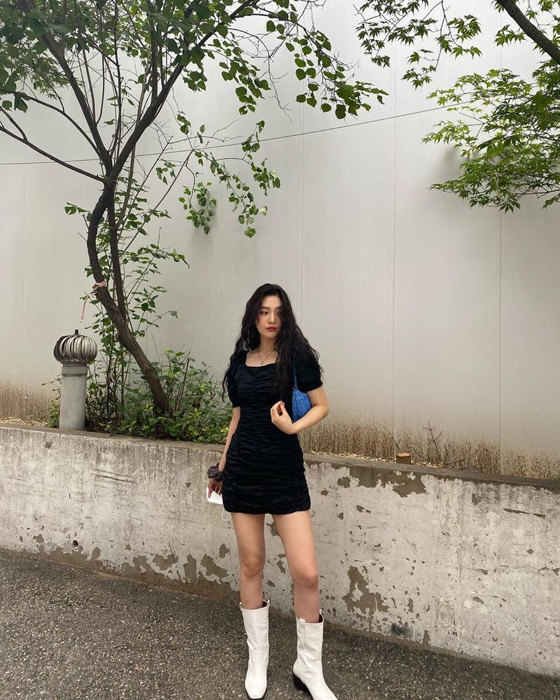 Red Velvet Joy, Daily Leeds Update Hippie Firm Digestibility Samsung Group Red Velvet Joy boasted a deadly charm.Joy posted several photos to her personal Instagram on September 2.In the photo, Joy looks at the camera in a black shearling dress. Hes slender, slender, and hippie. In particular, the fashion sense that showed off in midsummer leather boots stands out.Meanwhile, Joys Samsung Group Red Velvet participated in the 20th anniversary project Our Beloved BoA on August 21.