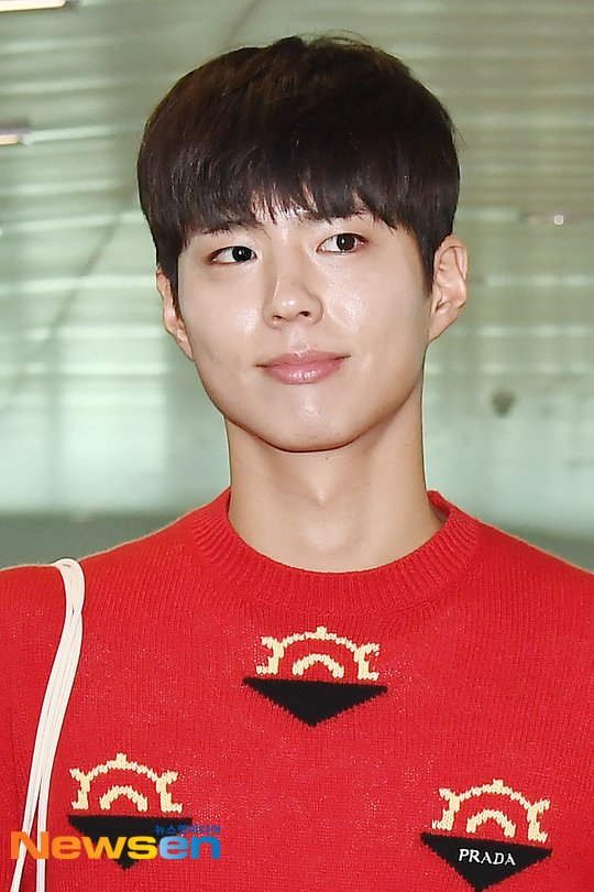 Former Mitham, who was promoted to the group of actor Park Bo-gum, was told.Recently, SNS has been talking about the cake Gift and handwritten letter that Park Bo-gum sent to AD Brand.Park Bo-gum, who has been working as a model of various Brands such as beverages, clothing, and beds, sent a cake gift and a handwritten letter to each Brand side of Enlisted.According to the photo released, Park Bo-gum said, I hope the time we worked together is a pleasant memory. Thank you all. Always healthy.I am blessed, he wrote, expressing his gratitude.Brand, who received a Gift, handwritten letter from Park Bo-gum, said, Gift of Impression. An unexpected Gift of an Enlisted Park Bo-gum actor.I am impressed by one of my heart. Please go to your health and meet again. Also, the AD agency said: I remember the first day I met on August 17, 2017; thank you for joining Yolo for three years.Park Bo-gum I remember the days when I was shooting in the middle of summer heat with you and laughing at the cold in the winter.At the end of the summer we part for a while, but I will be promising the day you will return with the spring flowers that will fly in April 2022.I did not want to send you to the country in a difficult time, but I know that you will return to a better shape than now.Park Bo-gum You were a cool person for 1095 days.I hope that all those moments with you, your daily life, will shine beautifully like the stars that are embroidered in the dark night sky. Meanwhile, Park Bo-gum was Enlisted for the Navys Culture and Public Relations Service on August 31Park Su-in