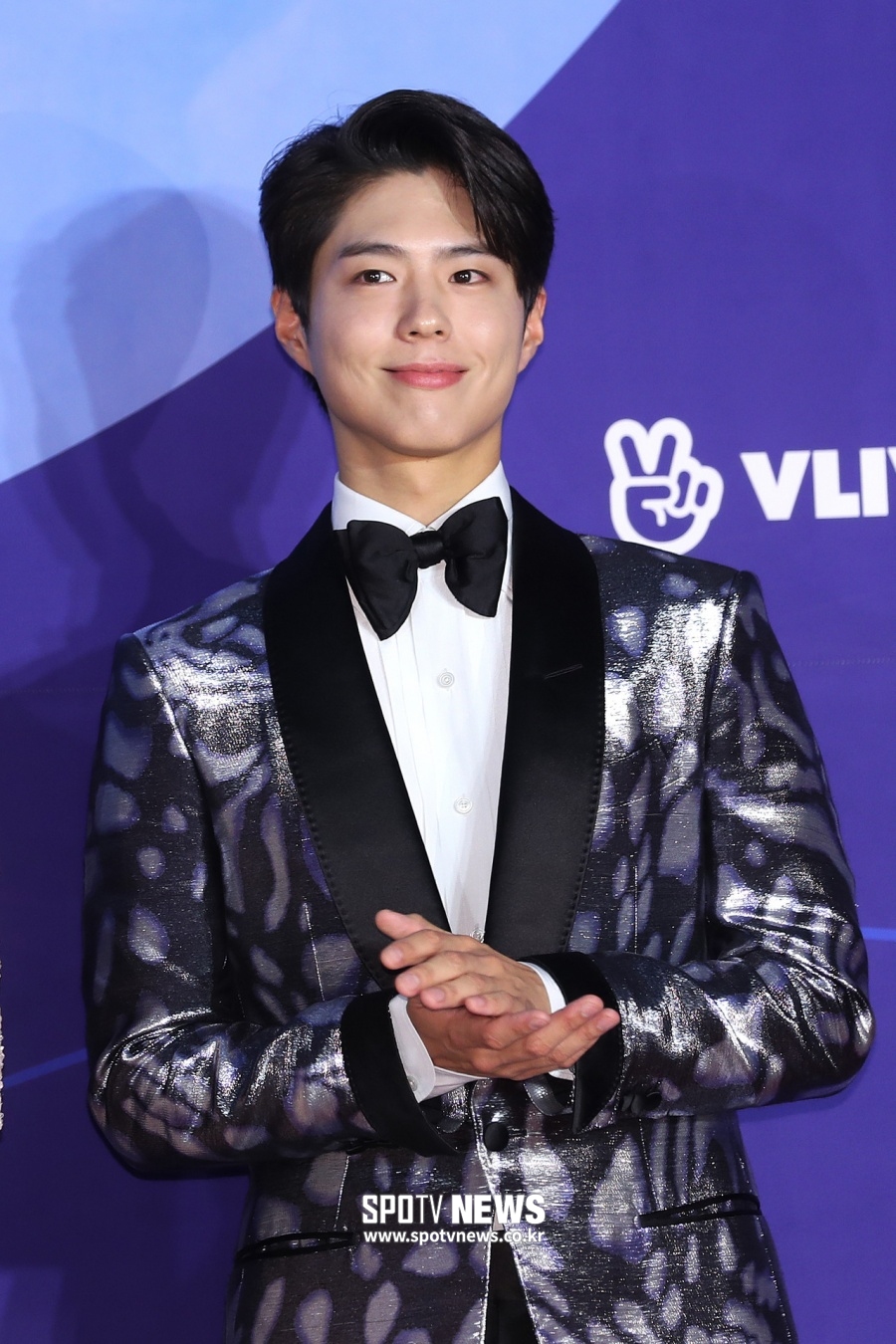 Actor Park Bo-gum warmed up the entertainment industry with Midam after Enlisted.Park Bo-gum sent a handwritten letter and cake Gift to each company he was working as a model ahead of Enlisted.Park Bo-gum, who was active as a variety of brand models such as beverages, clothing, and beds, prepared a handwritten letter and cake with gratitude when he stopped working with Navy Enlisted for a while.It is the back door that each Brand carefully checked the time to arrive well due to the different working forms such as home and circulation due to the new coronavirus infection (Corona 19).In his letter, he said: I was delighted to be able to be together as a model; thank you for making precious memories; I hope that the lives of the Brand family will always be full of love and blessings.Everyone is healthy. In addition, the cake was filled with the phrase I congratulate you.An AD official said, I have never seen such a delicate actor.It is a time to be cheered by Enlisted, but it is touching to return it like this. I worked together as a model and had a lot of good things, but I was impressed by the careful attention of Enlisted.I want to meet again with a model that has grown more after finishing my service healthy. This mid-tense of Park Bo-gum is not the first.In the past, he was working as a model for himself. He also sent letters and Gift to Brand, where the contract period ended, and was applauded with warm heart.Park Bo-gum, who has been a model for his usual volunteer activities, has been telling the story until after Enlisted and leaves the scent of Park Bo-gum in the entertainment industry.Park Bo-gum quietly Enlisted via the Naval Education Command in Jinhae-gu, Changwon, South Gyeongsang Province, on 31st of last month; he is trained as a recruit for six weeks and serves as a naval cultural and public relations officer.The whole area is April 2022.