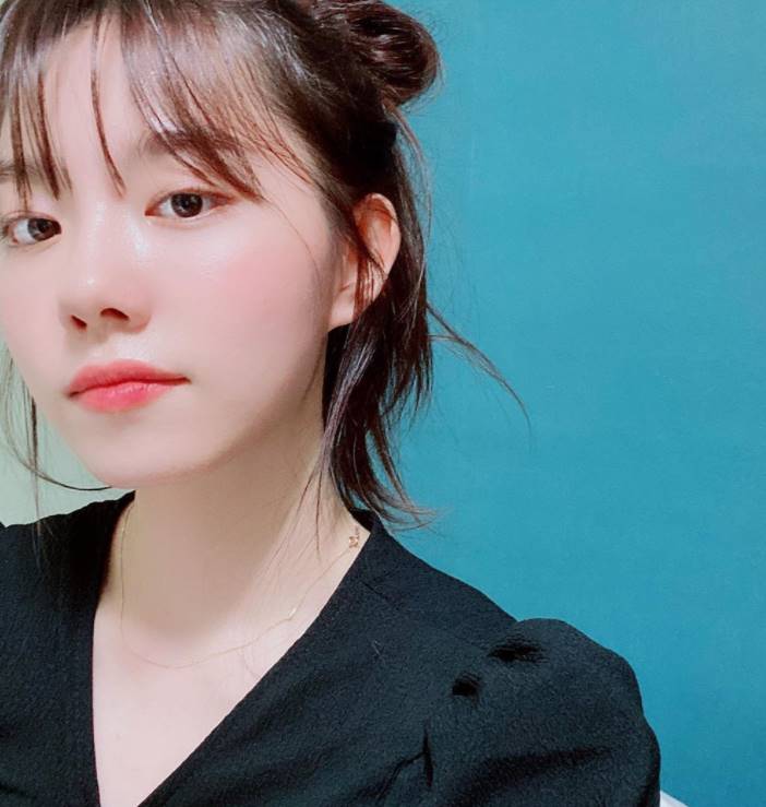 Actor Kim So-hye has released a recent situation.Kim So-hye posted two photos on SNS on the 2nd without any comment.Kim So-hye in the public photo shows a pure charm with long hair tied up.Kim So-hye showed off her Water-Rise Beautiful looks with blemish-free skin.The Cine drama Kim So-hye appears in School Gim - A Child Who Do not Come.PhotoKim So-hye SNS