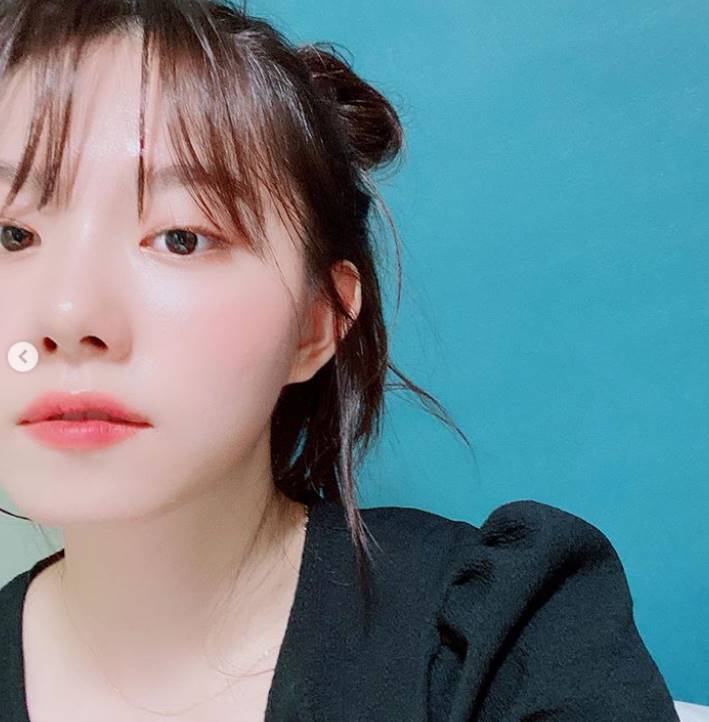 Actor Kim So-hye has released a recent situation.Kim So-hye posted two photos on SNS on the 2nd without any comment.Kim So-hye in the public photo shows a pure charm with long hair tied up.Kim So-hye showed off her Water-Rise Beautiful looks with blemish-free skin.The Cine drama Kim So-hye appears in School Gim - A Child Who Do not Come.PhotoKim So-hye SNS