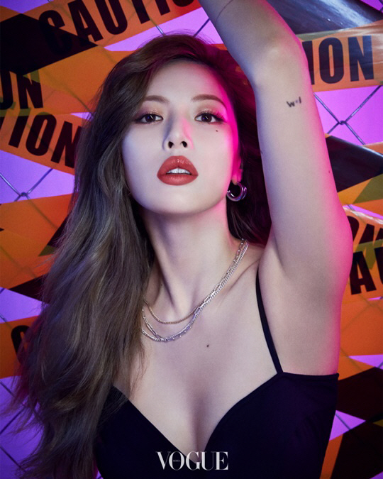 A new Beauty pictorial by Singer Hyona has been unveiled.The Couture Cosmetic Brand YSL Beauty released a new digital beauty pictorial with Hyona on the 4th.This picture, reminiscent of a free deviation from the forbidden area, showed a different picture that was not seen before because of the provocative expression on the bold and bold nude makeup unique to Hyona.In particular, Hyuna has released a behind-the-scenes video through a personal SNS channel before the release of the picture, revealing a special affection for this picture.Meanwhile, Hyuna was originally about to make a comeback in August, but temporarily postponed her activities for health reasons.