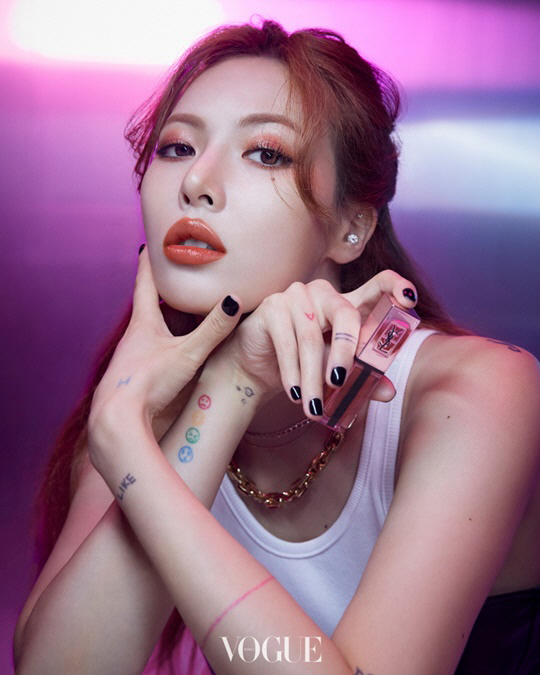 A new Beauty pictorial by Singer Hyona has been unveiled.The Couture Cosmetic Brand YSL Beauty released a new digital beauty pictorial with Hyona on the 4th.This picture, reminiscent of a free deviation from the forbidden area, showed a different picture that was not seen before because of the provocative expression on the bold and bold nude makeup unique to Hyona.In particular, Hyuna has released a behind-the-scenes video through a personal SNS channel before the release of the picture, revealing a special affection for this picture.Meanwhile, Hyuna was originally about to make a comeback in August, but temporarily postponed her activities for health reasons.