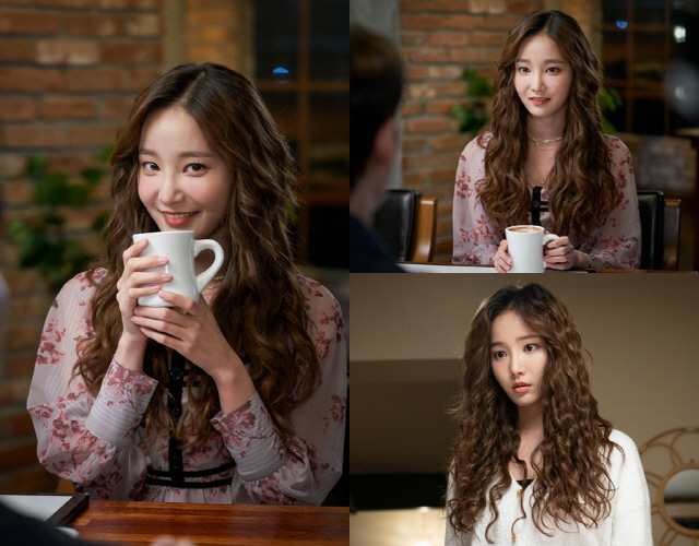 Alice Yeon Woo, first appearance today (Fourth)...Kim Hee-sun Lovely younger sister Alice Today (Fourth) Yeon Woo will make its first appearance.SBS gilt drama Alice (playplaywright Kim Gyu-won, Kang Cheol-gyu, Kim Ga-young/directed by Baek Soo-chan/production studio S/investment wave) is a human SF depicting a woman resembling a dead mother, a magical time travel of a man who lost his feelings.In the first week of broadcasting, the highest TV viewer ratings recorded 11.2%, ranking first in the mini-series TV viewer ratings as well as the same time zone.Alice is a large number of luxury actors with strong presence, including Kwak Si-yang (Yoo Min-hyuk), Idain (Kim Do-yeon), Kim Sang-ho (Ko Hyung-seok), and Choi Won-young (Seo Oh-won), who are believed to be the main actors (Park Jin-gyeom) who are watching TV viewer ratings queen Kim Hee-sun (Yoon Tae-i/Park Sun-young).It is a reaction that they make special characters in Alice more stereoscopic and raise the immersion of viewers.In the third episode of Alice, which is broadcasted on September 4, a new character armed with charm is appearing.It is Yeon Woo of Yoon Tae-yeon, the brother of Yoon Tae-yi, a genius geek physicist in the drama.It is noteworthy how Yeon Woo, who declared a full-scale acting challenge in a colorful singer on stage, will show up in Alice.Yeon Woo in the public photo is smiling at the camera with a coffee cup in his hand.The long wave hairstyle and lovely floral costumes are perfectly digested to catch the eye, and the face is as small as the coffee cup in hand.Yoon Tae-yeon is Yoon Tae-yis brother-in-law, who is a titular character on the outside but who is very good for her sister, Yoon Tae-yi.Yeon Woo has a lot of scenes in which he is in close contact with Kim Hee-sun, who appears as a sister in the play.It is said that the smile was a pleasant smoke breath of two lovely actors, and the laughter was not constant at the shooting scene.
