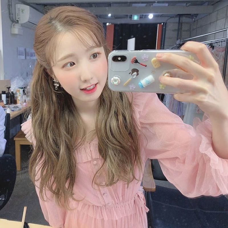 IZ*ONE Hitomi has revealed its latest situation.On September 4, IZ*ONE Instagram posted several Hitomi photos.Hitomi, wearing a pink costume in the public photo, is showing off her innocent beauty. Hitomis lovely charm catches her eye.Fans who saw the photo responded Its so cute and Its like a Peach fairy.Meanwhile, Hitomis group IZ*ONE released its third Mini album, Oneiric Diary (), on June 15.