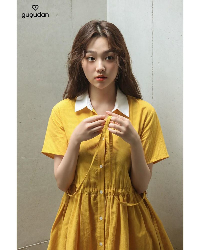 Group Gugudan member Mina boasted fresh beautiful looks.Gugudans official Instagram page shows Mina came to see Human Lemon Mina on September 4th.Lemon, a human being with a fresh Lemon scent, and several photos were posted.The picture shows Mina wearing a yellow dress, and Minas white-oak skin and distinctive features make her beautiful look even more prominent.Minas fresh atmosphere also attracts attention.delay stock