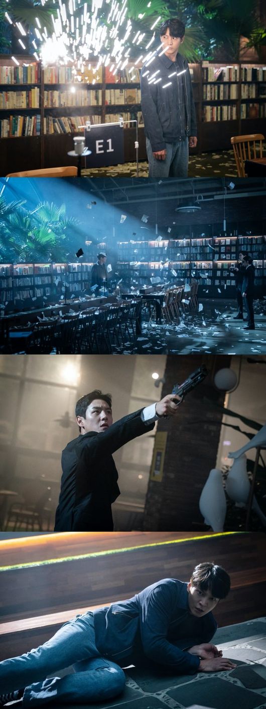 Alice Joo Won and Kwak Si-yangs previous acting gods are unfolded.It is a special attraction that the SBS gilt drama Alice (playplay by Kim Gyu-won, Kang Cheol-gyu, Kim Ga-young, and director Baek Soo-chan) is indispensable.Among them, carcassing and drone action gave a sense of excitement to the viewer to sweat in his hand.At the center of this Alice action is actors who play Hot Summer Days, which are not Sari.Joo Won (played by Park Jin-gyeom), who was divided into detectives, Kim Hee-sun (played by Yoon Tae-i), who embellished the opening of the first time, and Kwak Si-yang (played by Yoo Min-hyuk), who is a heavy charisma, etc.Especially in the second episode, the car-chasing scene of Joo Won and Kwak Si-yang gathered a big topic.Meanwhile, on the 4th, the production team of Alice released the intense action scene of Park Jin-gum and Yoo Min-hyuk ahead of the main broadcast three times.In the first photo, Park is standing with his attention focused on the book like a bookstore, and the flame is shining and splashing beside him.I feel a sense of tension as if something will happen at any moment.In the second photo, many books in the bookshelf were torn apart and scattered in the air, and unidentified characters wearing black suits appeared in front of Park Jin-gum.In the third photo, Yoo Min-hyuk, the head of Alices guide team, is pointing someone with a gun, especially the fourth photo that makes the hearts of enthusiastic viewers feel good.Park Jin-gyeom is falling on the floor.Previously, Park Jin-gum overpowered Journey to the Center of Time (Lee Jung-hyun), who committed murder in 2020.And I found an unidentified card in his belongings - a card given by Alice for Journey to the Center of Time.Yoo Min-hyuk, the head of Alice guide team, seems to have come to Park Jin-gum to regain it.What should be noted in particular is the relationship between Park Jin-gyeom and Yoo Min-hyuk, who do not know each other, but in fact, the relationship between the son and the father.In 2050, Yoo Min-hyuks lover came to Journey to the Center of Time in 1992, and the child who was born alone was Park Jin-gum.It is noteworthy how intense the meeting between the two will be.In this regard, the production team of Alice said, In the third episode broadcast today (4th), Joo Won and Kwak Si-yangs intense and intense action scene will be released.It is a very important screen in the development of the drama as well as the need to digest the action of the high degree.To this end, the two actors, Joo Won and Kwak Si-yang, were not so dissociated as they were, but were engaged in filming, burning their passions; they did their best to ensure safety by matching the middle of the shoot.I think that the intense action scene is completed. I would like to ask for your interest and expectation for the eye-catching action, the two actors Hot Summer Days. The third episode of Alice will air today (4th) at 10 p.m.SBS offer