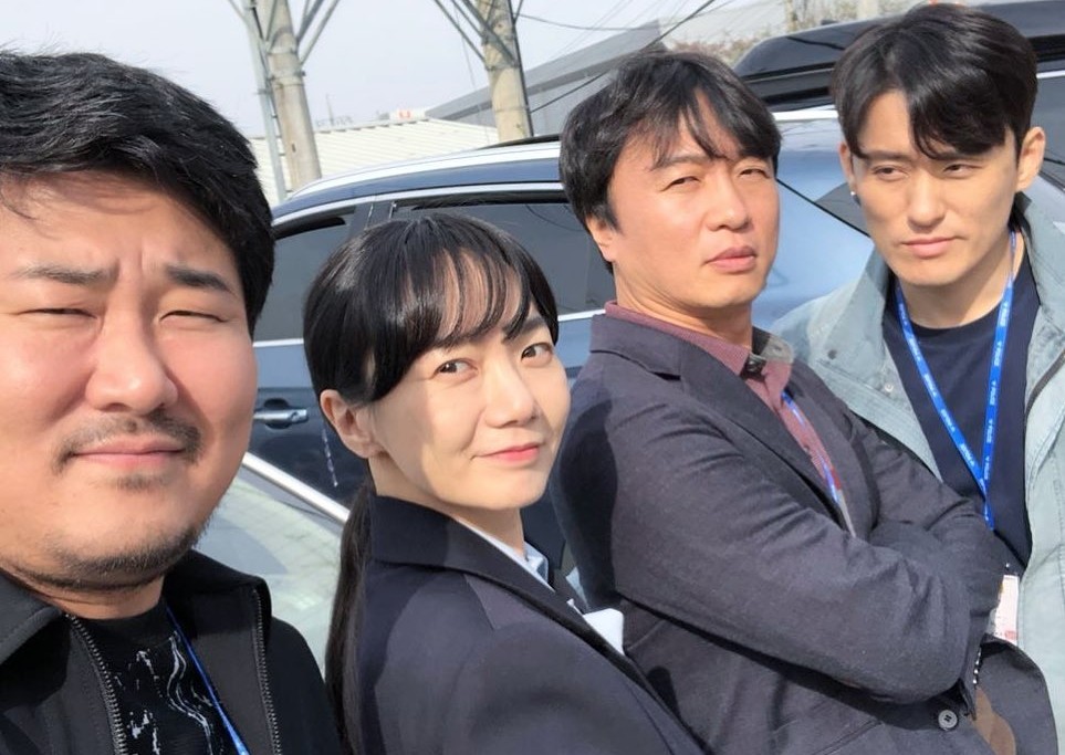 Actor Bae Doona reveals affection for colleagues in Yongsan DistrictOn the 4th, Bae Doona posted a picture on his Instagram with an article entitled We meet tomorrow in Yongsan District ....The photo shows his colleagues Jeon Bae-su (Choi Yoon-so team leader), Choi Jae-woong (Jang Gun station), and Yoon Tae-in (Seo Sang-won station) in the Yongsan District along with Bae Doona.Among her coworkers, Bae Doona expressed her mood with a pretty smile.In the current drama, Bae Doona is a member of the Yongsan District, but he is on a dispatch to the National Police Agency.On the other hand, TVN Secret Forest starring Bae Doona is broadcast every Saturday and Sunday at 9 pm.