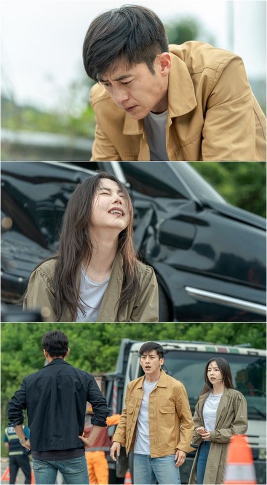 American character: They were there, Coriander and Sohee are caught on the road and catch their eye.Coriander is shaking his head as if he is devastated, and Sohee is not subject to emotions, amplifying his curiosity about what the situation is.Cable channel OCN TOIL Original American Character: They Were There (played by Ban Gi-ri, directed by Min Yeon-hong) will be on air three times on the 5th, and will focus attention by releasing SteelSeries of Coriander (played by Kim Wook) and Sohee (played by Lee Jong-ah).In the last broadcast, Life-style fraudsters Coriander and White Hacker Sohee gave a thrill with onui play in the process of tracking the real crime of Jang Seon-yul (Seo Ha-neul) child disappearance.Sohee went to Coriander, where he was out of touch, and poured out more chemistry than blood, making the expectation of the on-sister chemistry to be unfolded in the future.Inside the public SteelSeries, there is a picture of Coriander and Sohee who are in shock and confusion on the road.Coriander looks at him with a look full of water, and his eyes are filled with curiosity as he can not lift his head with his molars tightly.Sohee looks at the sky and throws up a fever, causing sadness.In addition, behind Sohee, a disastrously broken body is caught and raises curiosity.Moreover, in the Steel Series, it is possible to predict that the accident occurred by including the safety cone that is standing here and there and the police who seem to be organizing the scene.This further amplifies the interest in the third episode of American character: They were, what shocked Coriander and Sohee.The American character: They were there, the production team said, Today (5th), there will be a shocking event in Coriander and Sohee of their lifetime. After the questioning incidents are happening inside and outside the soul village, and more chewy developments will be stirred.Id like to ask for your expectation, he said.The mystery-tracking fantasy of American character: They were is set in a soul village of missing dead people, searching for missing bodies and chasing the truth behind the incident.It airs three times today (on the 5th) at 10:30 p.m.OCN offer