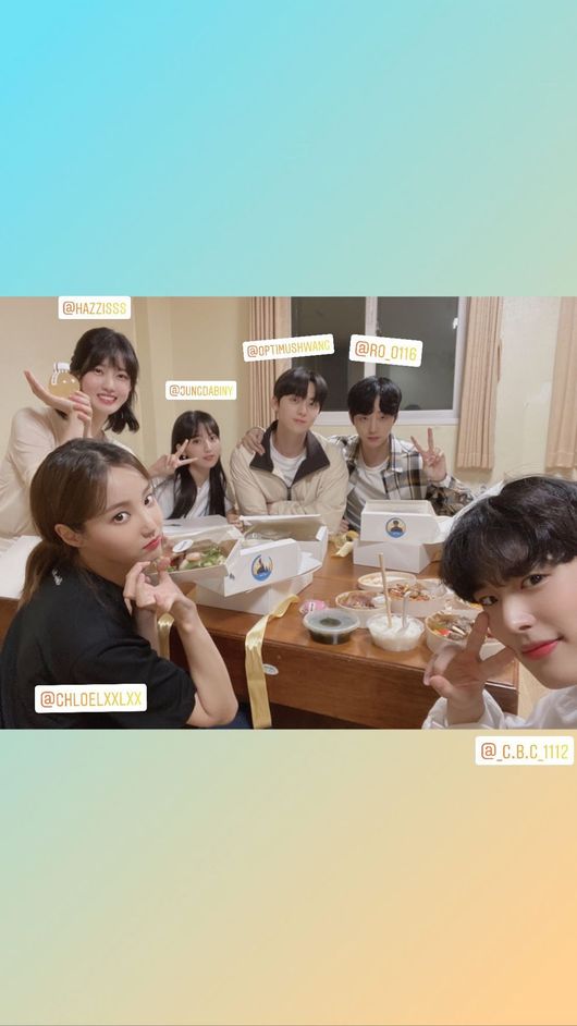 Vikton Choi Byung-chan flaunted a cheerful atmosphere with Actors starring in Love Live! OnOn the afternoon of the 4th, Choi Byung-chan posted a snack box gift certificate shot received from a fan club on his personal SNS.Choi Byung-chan in the photo shows off his affectionate chemistry with Yeon Woo, Yang Hye-ji, Jeong Da-bin, Hwang Min-hyun, and Noh Jong-hyun cast together in JTBCs new drama Love Live! On.Everyone is sitting around the table and sharing snacks and building an innocent Smile.In particular, Choi Byung-chan has raised the expectation of Love Live! On viewers by taking various poses such as a unique female sniper look, Yeon Woo and Yang Hye-ji raising their thumbs.Meanwhile, JTBCs Love Live! On, starring Choi Byung-chan, is a new drama co-produced by playlists, Keith and JTBC studios. It is a drama of Chemie romance, where Seoyeon High School Celeb Baek Ho-rang (Jeong Da-bin) who entered the broadcasting department with a winning goal meets and experiences the strict broadcasting director Ko Eun-taek (Hwang Min-hyun).Choi Byung-chan is going to play the role of Kim Yu-shin, a pure beagle man who is full of whiteness.Victon Choi Byung-chan SNS