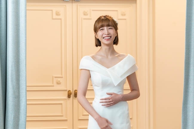 Lee Cho-hee showed off her dazzling beauty in a sheer white Wedding DressOn September 6, the Wedding Dress Steel of Actor Lee Cho-hee, who is appearing on KBS 2TV weekend Drama Ive Goed Once (playplayplay Yang Hee-seungs Anthology/Director Lee Jae-sang), was released.Ive been to you once became a hot topic on September 5th with Wedding Dress, which Da-hee, played by Lee Cho-hee, was dressed up for the wedding.Lee Cho-hee is responsible for the popularity of Drama with his youngest romance with Lee Sang Yi, especially recently, he has been well received for his delicate expression.Lee Cho-hee in the public photo expresses Dahee in a Wedding Dress ahead of her wedding with Lee Sang Yi.Lee Cho-hee draws attention, expressing her elegant yet lovely charm.