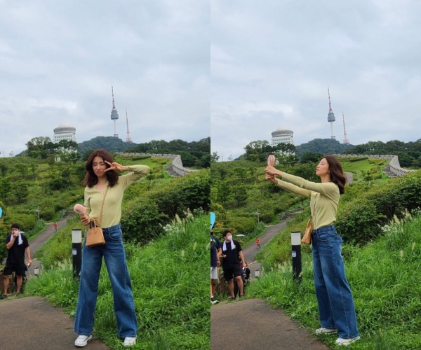 Actor Park Ha-sun showed off a pure visual with just a nice to Blue Jeans.Park Ha-sun posted on his SNS on the 6th, It is still summer in the daytime, but the background is autumn .. it is a day .. fainting line.Im a civil lina ahead of the season, he added. Im just going to wear one cardigan I like.In a photo released together, Park Ha-sun is a slim figure with a perfect blue jeans and olive neck.In the hot weather, he takes a portable fan and cools the heat, drawing a V-shaped figure, drawing a playful look.Meanwhile, Park Ha-sun appears in TVNs new drama Afterpartum Care Center.park ha-sun social networking site