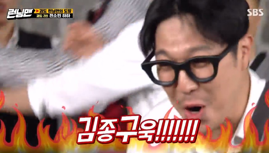 Yoo Jae-Suk and Kim Jong-kook became famouscombes by arresting Godo Haha and Jeon So-min.On SBS Running Man broadcast on the 6th, Pyo Chang-won Yoon Seok-ho appeared as a guest and played Geodo Running Man Race.The appearance of the two guests surprised Running Man, saying, Real Detective and Real Profiler have appeared and Is it something to be serious like this?He will be the actual model of the movie City Ma Dong-Seok, and he is a current Detective who played at the forefront of the 2004 gang sweep.Pyo Chang-won is also a first-generation Profiler, a character called a psychological fight.Pyo Chang-won said, I was reported to have been reported to have committed a crime.On the contrary, Yoon Seok-ho laughed with a nervous feeling that I was honestly worried, I was not around, and it was really hard to come out.Ji Seok-jin, who is a private acquaintance with Yoon Seok-ho, said, It seems to be mild to see, but when dealing with criminals, it is a scary person.Before the main mission, Yoon Seok-ho suspected the monster was Jeon So-min, because Jeon So-min arrived first on the set.Pyo Chang-won also suspected Jeon So-min for the same reason, and Jeon So-min said, I come early.I came an hour early the other day, but I came 30 minutes early today. After the capture of the montage, Yoo Jae-suk Yang Se-chan followed by Pyo Chang-won Kim Jong-kook and Yoon Seok-ho Lee Kwang-soo succeeded in arresting the staff.The first round of voting after the commission.Running Man pointed to Jeon So-min as a monster, as Pyo Chang-won and Yoon Seok-ho did, and Jeon So-min was revealed as a real monster.Now there is only one chance to arrest the remaining gangster.Haha, who was in the third place by the vote, said, I do not know who the gangster is, but he is a great actor.The moment the tips of Yoo Jae-Suk and Kim Jong-kook hit, Pyo Chang-won also expressed admiration for Yoon Seok-ho.The arrested Jeon So-min and Haha are set to carry out penalties.