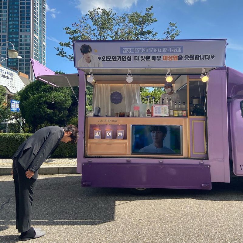 Actor Lee Sang-yeob was moved by Coffee or Tea Gift sent by fans.Lee Sang-yeob wrote on his Instagram account on September 7, Ive been there once. Its a discipline. Coffee or Tea Thank you.I really do not have much left now. Lee Sang-yeob in the photo is bowing his head to the coffee or Tea at 90 degrees.Lee Sang-yeobs good personality, which expresses sincere gratitude, gives a smile.Especially in the picture Coffee or Tea, If you play well, do not you want to be handsome!I support Lee Sang-yeob, an actor with a full appearance personality, is written with a love-filled message.