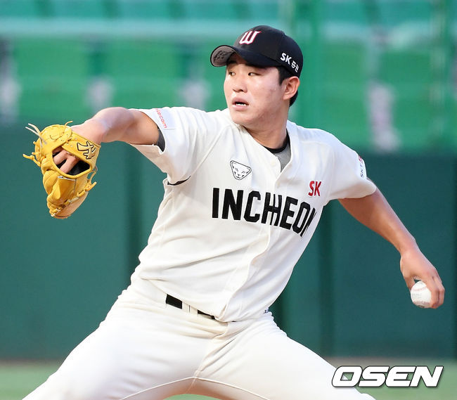 Six people, including SK Wyverns Kim Jeung Bin, 26, were cancelled from the first-team entry.KBO announced its list of first-team entries on July 7.Six people, including Kim Jeung Bin, Kim Joo-on (SK), Kim Kyu-min, Kim Soo-hwan (Ideal Kiwoom Heroes), Son Ho-young and Han Seok-hyun (Ideal LG Twins), were canceled from the first-team entry, and LG, which has Kyonggi, registered Cole Hamels Lee Min-ho and Lee Chun Woong.LG, who plays Kyonggi on Monday with the Lotte Giants, will be back with Lee Min-ho as Cole Hamels; Lee Chun Woong returned from injury after 51 days.Kim Jeung Bin is 4-of-4 with a 1 win, 1 loss, 10 hold and 1 save with a 4.28 ERA this season.In the latest 10Kyonggi, he had a 1 win, 1 loss and 1 hold average of 4.70.Kim Joo-on also had a poor showing with a 3.59 ERA with 25 Kyonggi (2713 innings).Park Jun-tae, center fielder, canceled outfielder Kim Kyu-min and infielder Kim Soo-hwan, who raised his return to injury this week.If we train in the second group and have no major problems, we will call up the first group next week, he said.